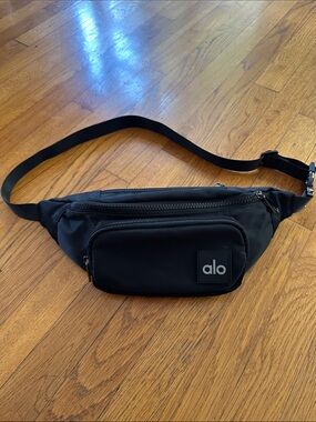 ALO Yoga Black Belt Bag with Front Zip Pocket